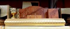 يافطة مكتب ستاند لوحة رخامية وقاعدة خشب ومعدن رخامية وذهبية وساعة ومقلمة ووراقة